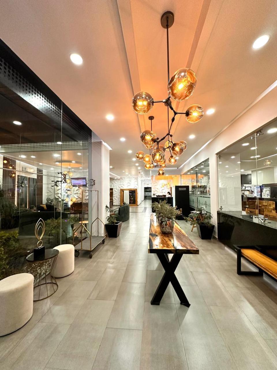 Hotel Bugari Aeropuerto Guadalajara Las Pintas Buitenkant foto